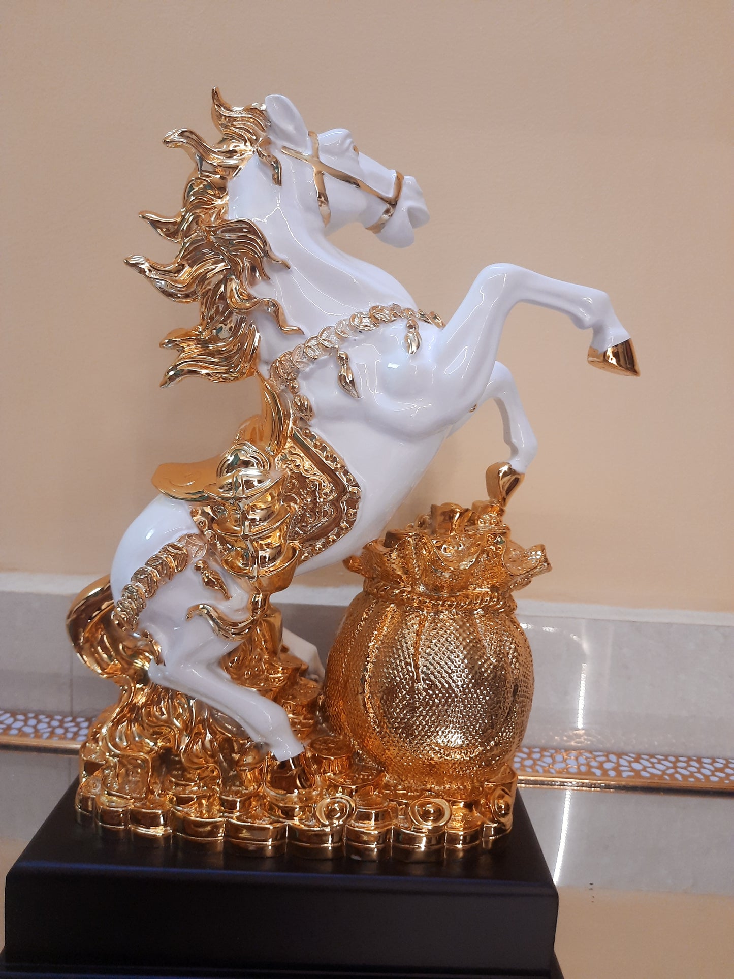 handmade resin Horse golden & white colour novelty good fortune Diwali gifting thanks giving marriage return luxury royalty tabletop