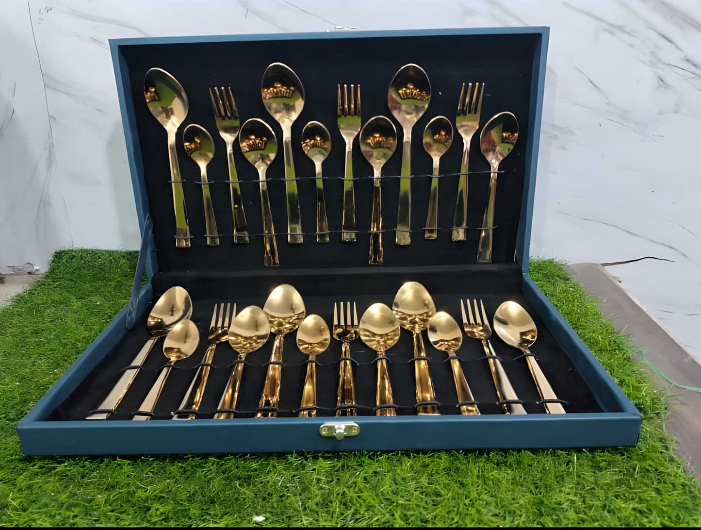 24-Piece Gold Cutlery Set – Stainless Steel Flatware for 6, Dinner Spoons, Forks & Teaspoons with Leatherette Gift Box