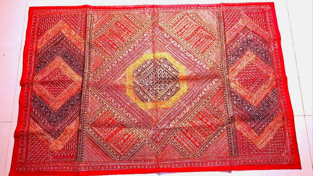 Embroidered Patchwork Wall Hanging: Indian Cotton Quilt Throw (60x40)